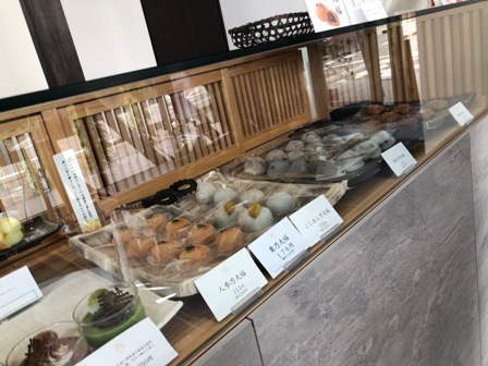 おしゃれな和菓子店で見つけた ニンジンを使った大福 寿紗 かずさ 岐阜県各務原市 たべりゃあ あそびゃあ ひろくま先生のブログ