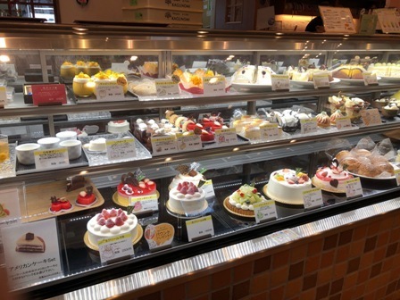 季節のフルーツのケーキとタピオカドリンク パティスリーかぐのみ 岐阜県各務原市 たべりゃあ あそびゃあ ひろくま先生のブログ